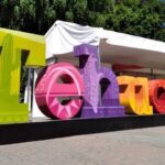 Talibanes prohíben a mujeres afganas hablar en voz alta, con otras mujeres